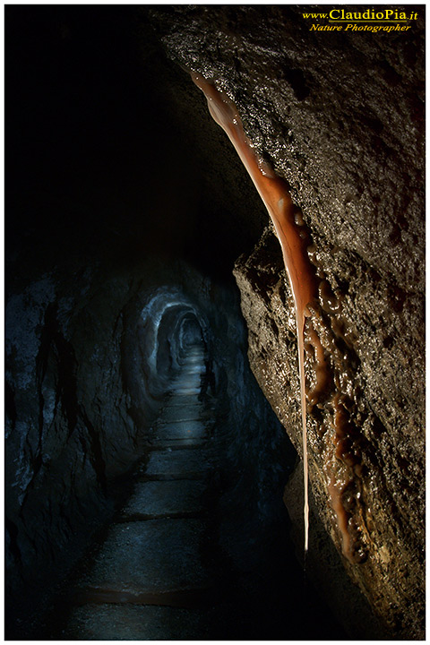 miniera, grotte, Esplorando vecchie miniere abbandonate, Val Graveglia, mines, caves, grotta, mine, cave goccia, drop, macro, close-up